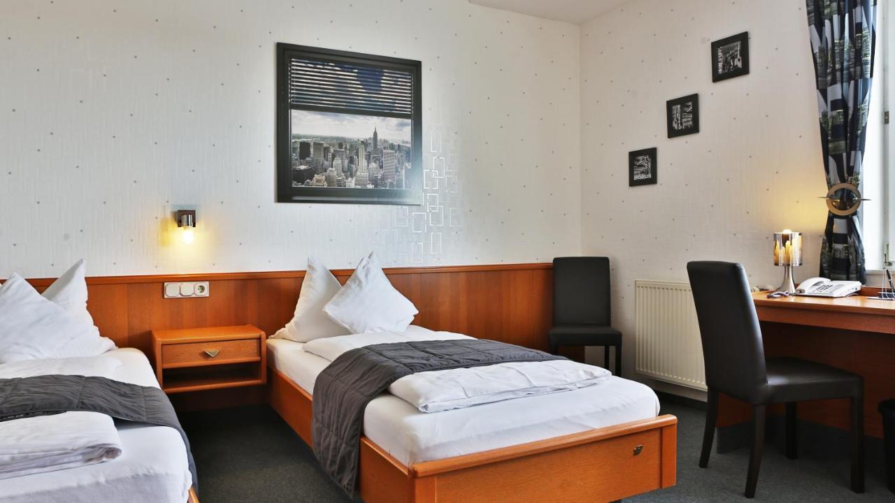 Hotel Bauschheimer Hof Ruesselsheim Exterior photo